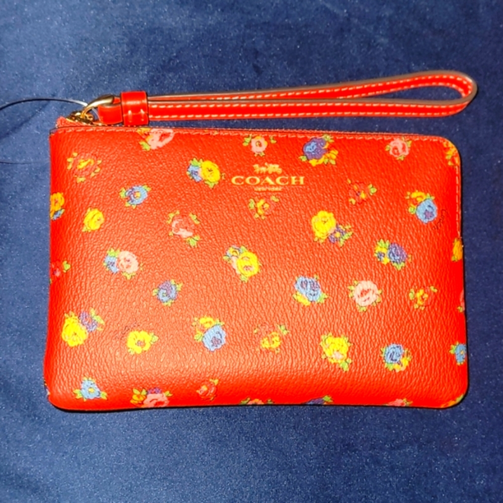 ❤️👑 NWT Coach Small Floral Wristlet - Picture 1 of 6